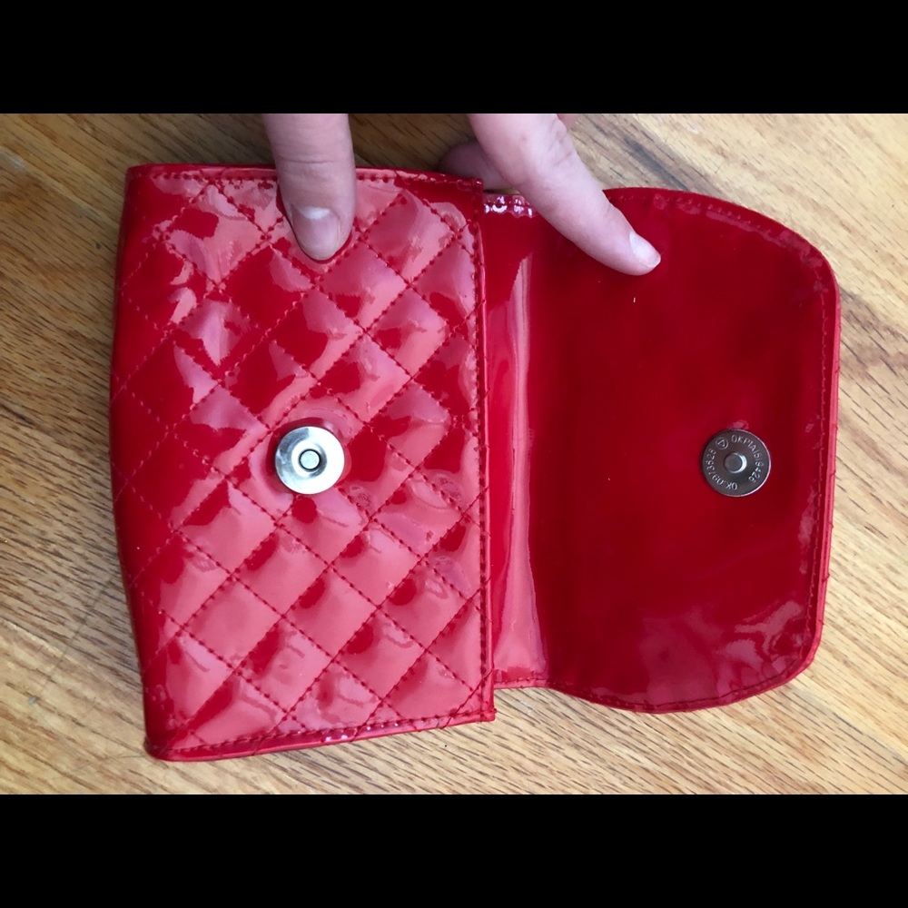 red wallet - Picture 3 of 3